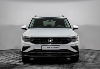 Подержанный автомобиль Volkswagen Tiguan 2021 года (2 фото)