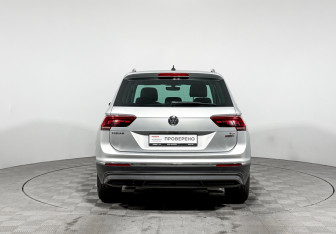 Подержанный автомобиль Volkswagen Tiguan 2017 года (6 фото)