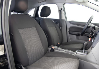 Подержанный автомобиль Ford Focus Hatchback 2010 года (11 фото)