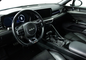 Подержанный автомобиль Kia K5 2022 года (11 фото)