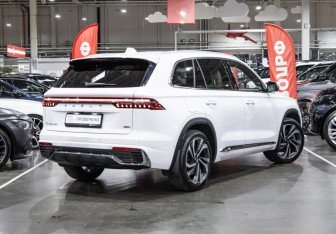 Подержанный автомобиль Geely Monjaro 2023 года (6 фото)
