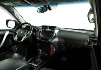 Подержанный автомобиль Toyota Land Cruiser Prado 2014 года (9 фото)