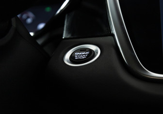 Подержанный автомобиль Geely Atlas Pro 2023 года (17 фото)