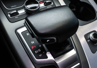 Подержанный автомобиль Audi Q7 2015 года (38 фото)