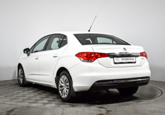 Подержанный автомобиль Citroen C4 Sedan 2014 года (7 фото)