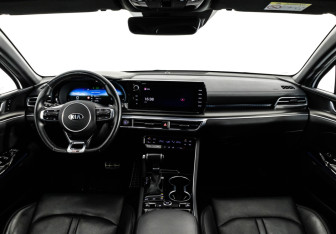 Подержанный автомобиль Kia K5 2020 года (14 фото)