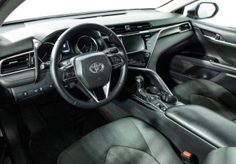 Подержанный автомобиль Toyota Camry Sedan 2019 года (11 фото)