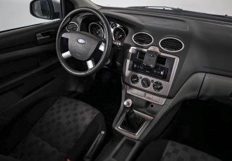 Подержанный автомобиль Ford Focus Sedan 2009 года (8 фото)