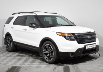 Подержанный автомобиль Ford Explorer 2014 года (3 фото)