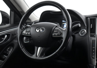 Подержанный автомобиль Infiniti Q50 2015 года (15 фото)