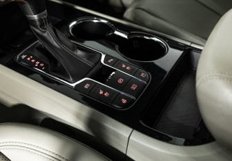 Подержанный автомобиль Kia Carnival 2020 года (25 фото)