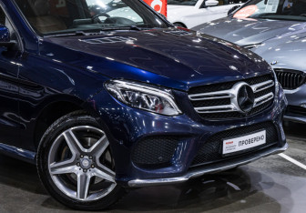 Подержанный автомобиль Mercedes-Benz GLE 2016 года (6 фото)