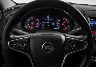 Подержанный автомобиль Opel Insignia Liftback 2013 года (18 фото)