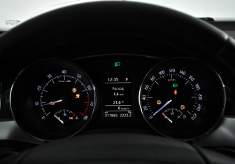 Подержанный автомобиль Skoda Superb Liftback 2011 года (19 фото)