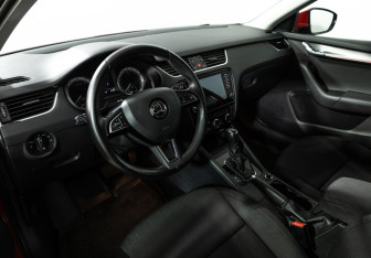 Подержанный автомобиль Skoda Octavia Liftback 2017 года (11 фото)