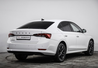 Подержанный автомобиль Skoda Octavia Liftback 2021 года (5 фото)