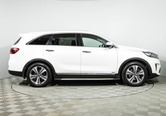 Подержанный автомобиль Kia Sorento 2019 года (4 фото)
