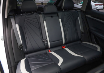 Подержанный автомобиль Geely Atlas 2024 года (29 фото)