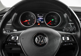 Подержанный автомобиль Volkswagen Tiguan 2020 года (18 фото)