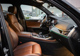 Подержанный автомобиль BMW X7 2019 года (26 фото)