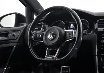 Подержанный автомобиль Volkswagen Golf GTI Hatchback 2015 года (18 фото)