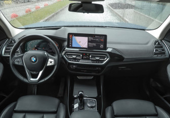 Подержанный автомобиль BMW X3 2021 года (12 фото)