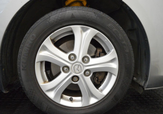 Подержанный автомобиль Mazda 3 Hatchback 2011 года (9 фото)