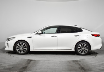 Подержанный автомобиль Kia K5 2017 года (8 фото)