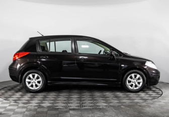 Подержанный автомобиль Nissan Tiida Hatchback 2010 года (4 фото)