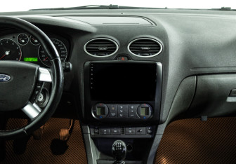 Подержанный автомобиль Ford Focus Hatchback 2006 года (14 фото)