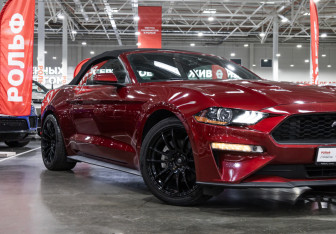 Подержанный автомобиль Ford Mustang Convertible 2019 года (11 фото)