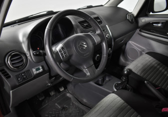Подержанный автомобиль Suzuki SX4 Hatchback 2011 года (9 фото)