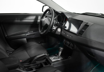 Подержанный автомобиль Mitsubishi Lancer Hatchback 2010 года (13 фото)