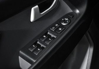Подержанный автомобиль Kia Sportage 2010 года (9 фото)