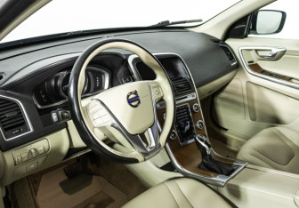 Подержанный автомобиль Volvo XC60 2016 года (11 фото)