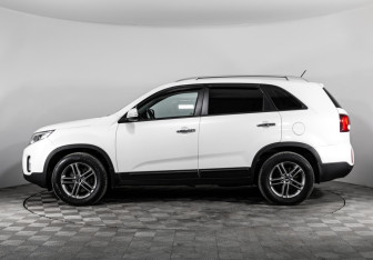 Подержанный автомобиль Kia Sorento 2013 года (8 фото)