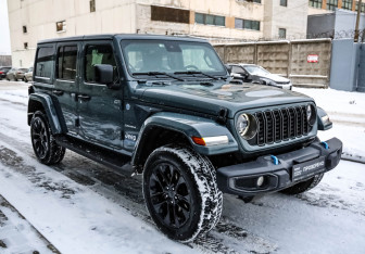 Подержанный автомобиль Jeep Wrangler 2023 года (3 фото)