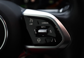 Подержанный автомобиль Jaguar I-Pace 2019 года (12 фото)