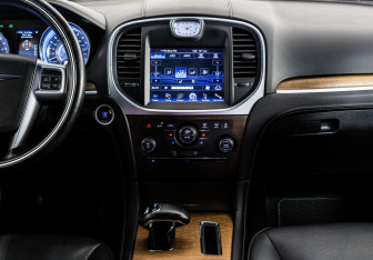 Подержанный автомобиль Chrysler 300C Sedan 2012 года (14 фото)