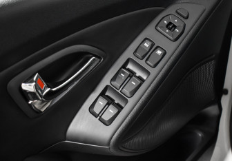 Подержанный автомобиль Hyundai ix35 2012 года (10 фото)