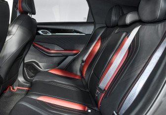Подержанный автомобиль Geely Coolray 2023 года (12 фото)