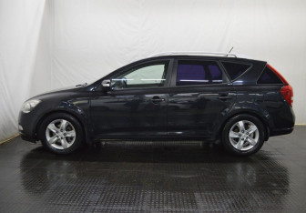 Подержанный автомобиль Kia Ceed Wagon 2010 года (8 фото)