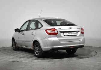 Подержанный автомобиль LADA (ВАЗ) Granta Liftback 2015 года (7 фото)