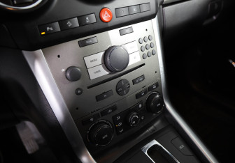 Подержанный автомобиль Opel Antara 2014 года (13 фото)