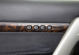 Подержанный автомобиль Toyota Land Cruiser Suv 2012 года (23 фото)