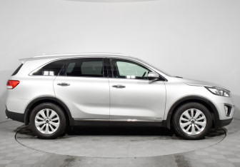 Подержанный автомобиль Kia Sorento 2016 года (4 фото)