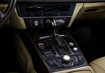 Подержанный автомобиль Audi A6 Sedan 2013 года (12 фото)