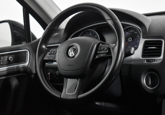 Подержанный автомобиль Volkswagen Touareg 2013 года (17 фото)