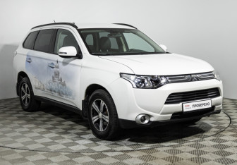Подержанный автомобиль Mitsubishi Outlander 2012 года (3 фото)
