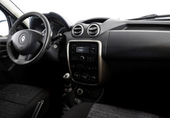 Подержанный автомобиль Renault Duster 2014 года (9 фото)